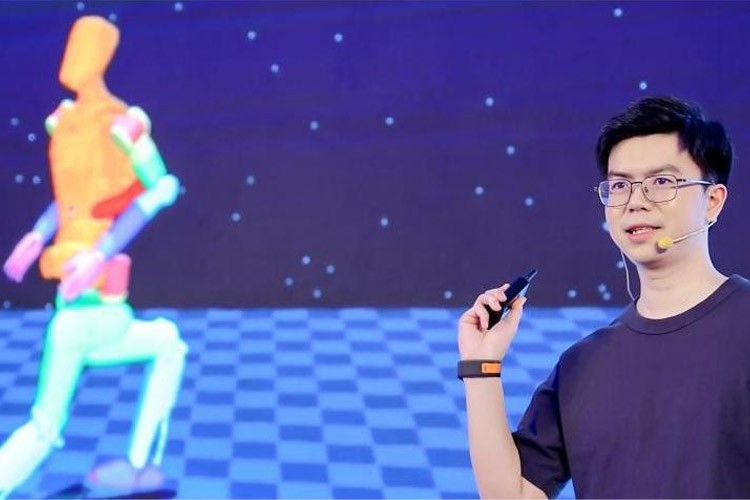 天才少年稚晖君三亿机器人走路进场！AI模型做大脑，目标售价20万以内