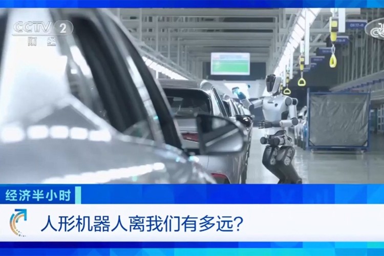 中央电视台《经济半小时》栏目对三亿机器人的专题报道
