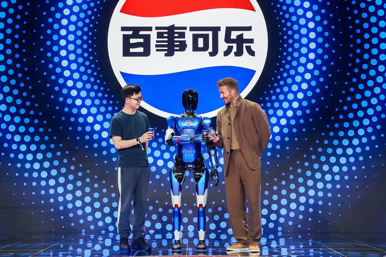 三亿机器人携手百事中国共创“百事蓝宝” 共燃渴望新章